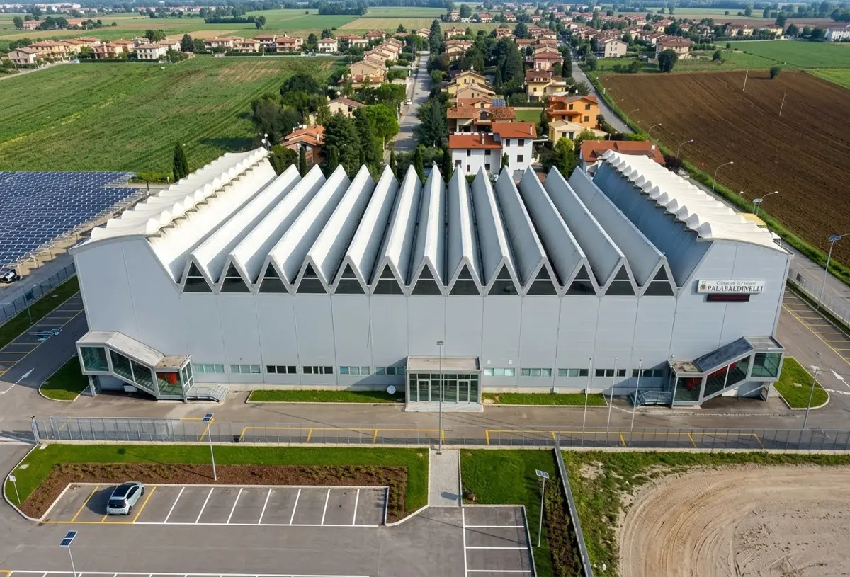 SABATO NERO PER LO SPORT, IL PALABALDINELLI SI ALLAGA PER LA PIOGGIA E LA TRIBUNA DEL SANTILLI VITTIMA DI UN TIMBRO: ALTRO CHE EUROPA, OSIMO CAPITALE... AFRICANA DELLO SPORT!