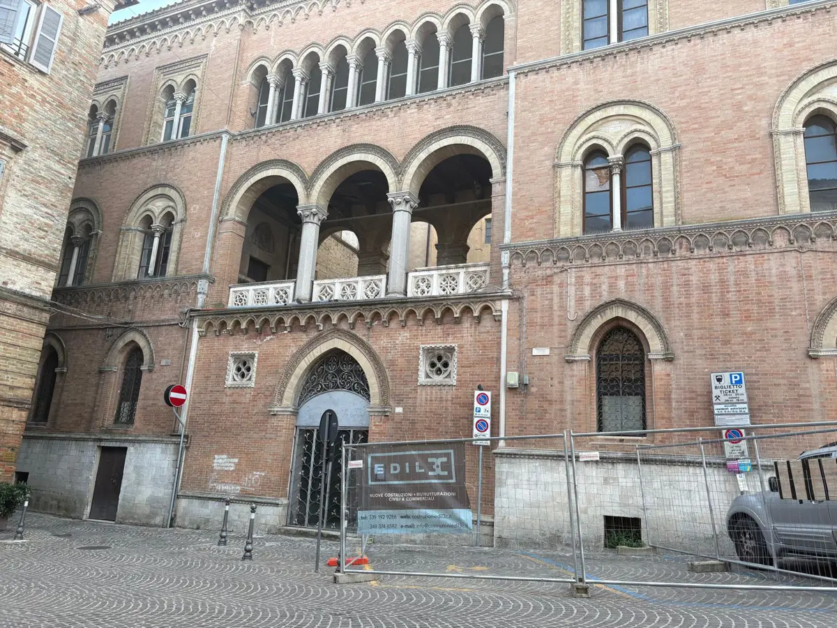 BASTA UN ARTICOLO: SMANTELLATO IN POCHI MINUTI L'OBBROBRIO DI PALAZZO BALDESCHI: ORA TOCCA A TONTI, PESSINA E GLORIO