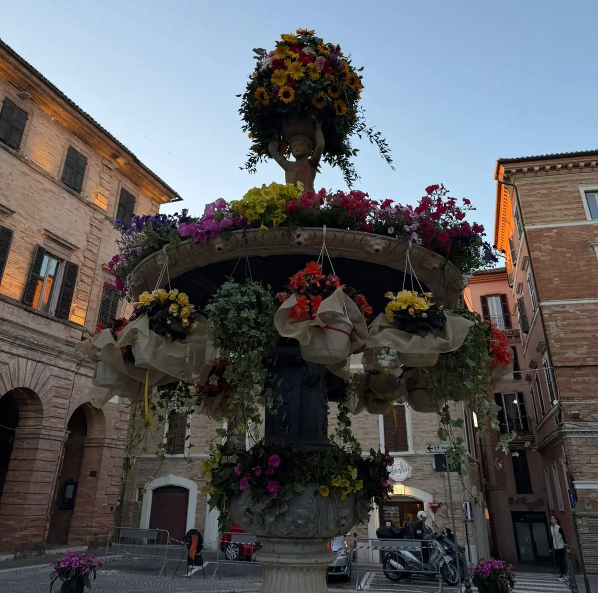 OSIMO IN FIORE, IL PROFUMO DEL PASSATO SPOSA IL RINNOVO DELLA TRADIZIONE