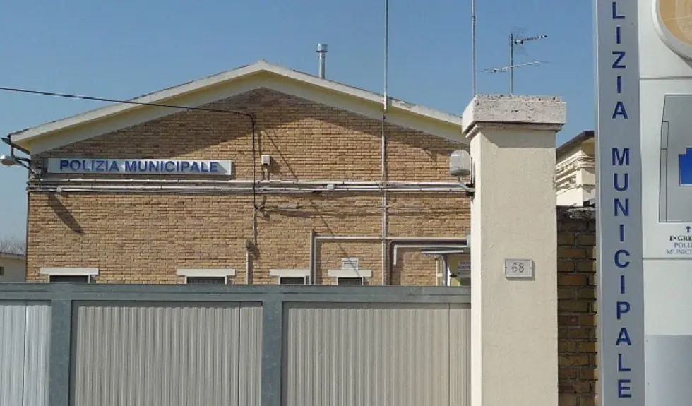 FUGGI FUGGI DAL COMANDO, TRA PENSIONAMENTI E ADDII RESTA SOLO BUSCARINI: ORGANICO VERSO IL COLLASSO