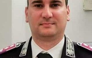 NEL CAOS DELLA VICENDA BUSCARINI SPUNTA ANCHE IL GIALLO DELLA DIVISA DA COMANDANTE