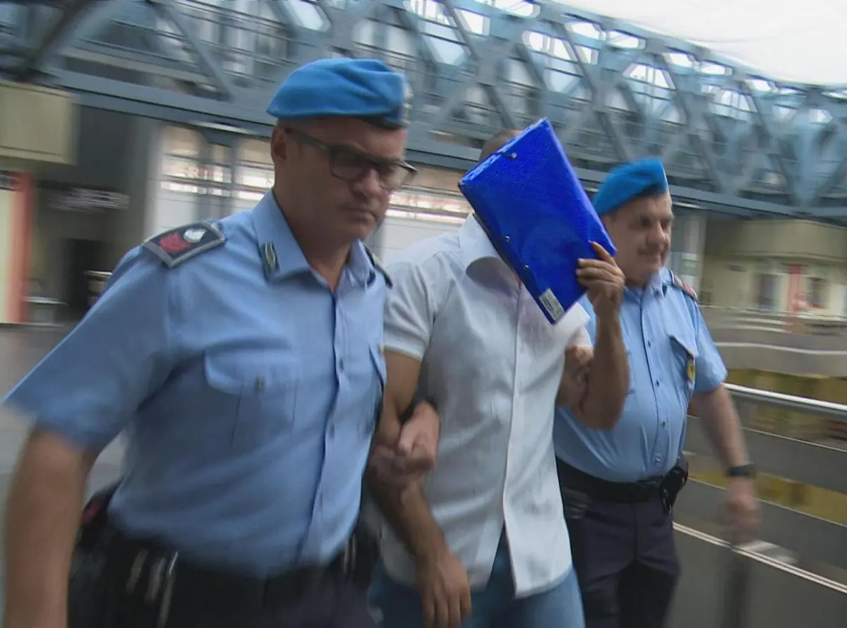 TARIK, ERGASTOLO ALLA CRUDELTA'. ILARIA FECE SCUDO ALLE BIMBE: MASSACRATA A SEDIATE